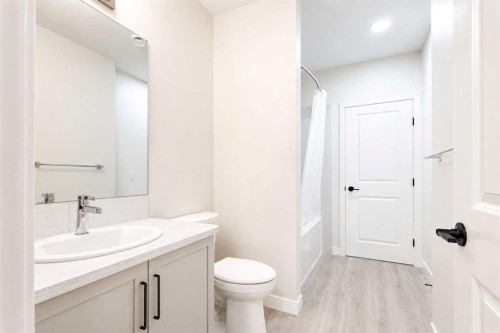 267 Belmont Heath Sw, Calgary, AB - Indoor Photo Showing Bathroom