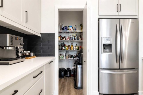 267 Belmont Heath Sw, Calgary, AB - Indoor Photo Showing Kitchen