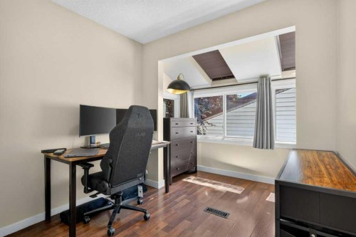20 Mckinley Road Se, Calgary, AB 