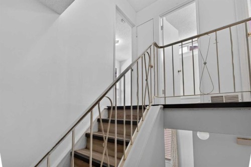 558 Whitehill Place Ne, Calgary, AB 