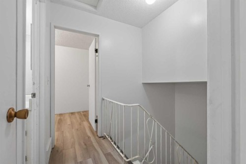 558 Whitehill Place Ne, Calgary, AB 