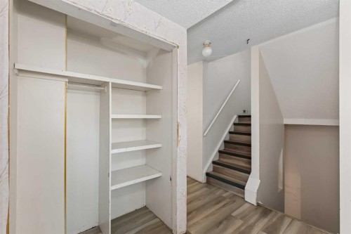 558 Whitehill Place Ne, Calgary, AB 