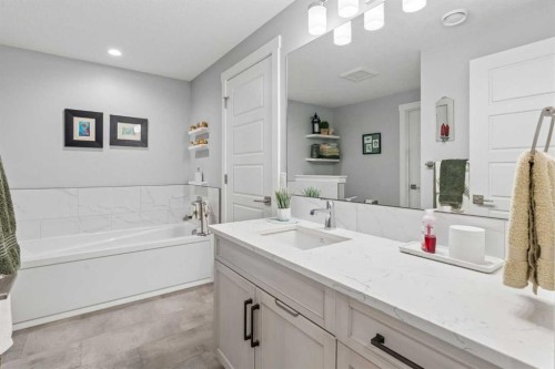 7 Bishop Circle, Carstairs, AB - Indoor Photo Showing Bathroom
