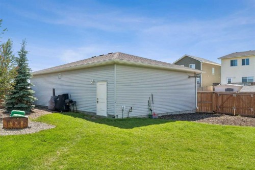 7 Bishop Circle, Carstairs, AB - Outdoor