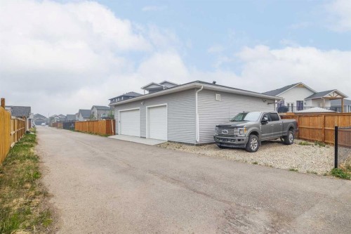 7 Bishop Circle, Carstairs, AB - Outdoor