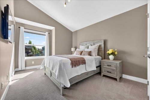 146 Valley Pointe Way Nw, Calgary, AB - Indoor Photo Showing Bedroom