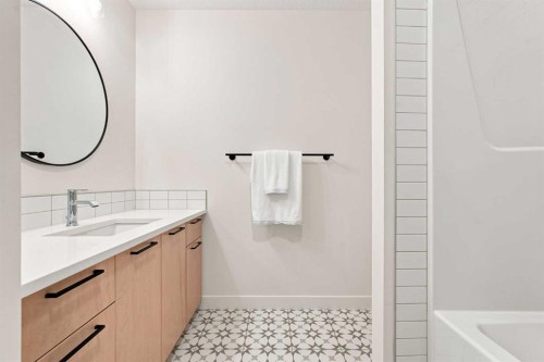 826 Alpine Drive Sw, Calgary, AB - Indoor Photo Showing Bathroom