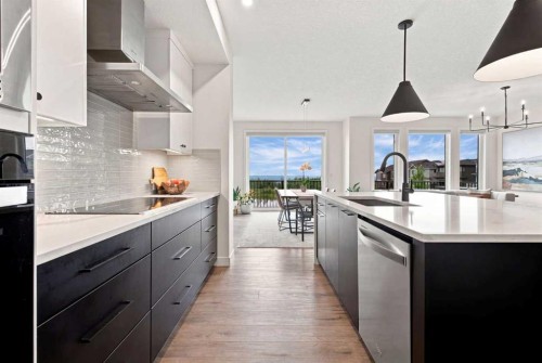 826 Alpine Drive Sw, Calgary, AB - Indoor Photo Showing Kitchen With Upgraded Kitchen