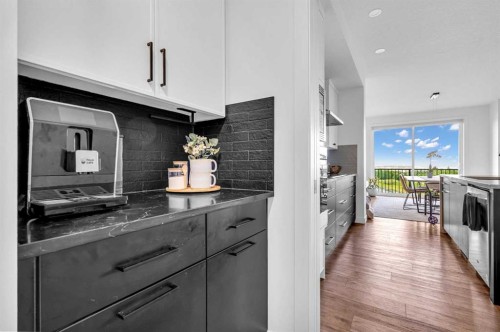 826 Alpine Drive Sw, Calgary, AB - Indoor Photo Showing Kitchen