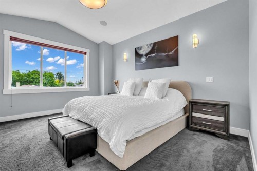 2417 25 Avenue Nw, Calgary, AB - Indoor Photo Showing Bedroom