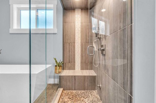 2417 25 Avenue Nw, Calgary, AB - Indoor Photo Showing Bathroom