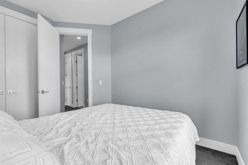 2417 25 Avenue Nw, Calgary, AB - Indoor Photo Showing Bedroom