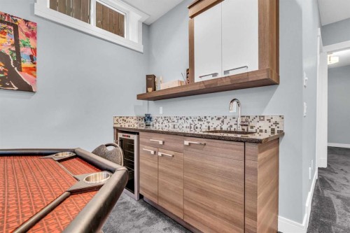 2417 25 Avenue Nw, Calgary, AB - Indoor Photo Showing Other Room