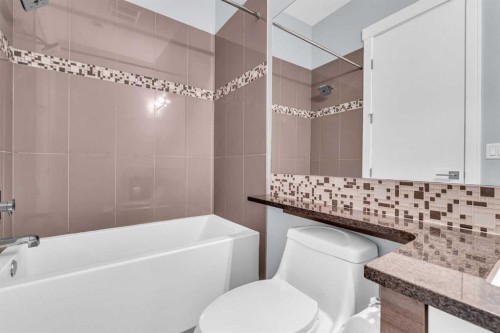 2417 25 Avenue Nw, Calgary, AB - Indoor Photo Showing Bathroom
