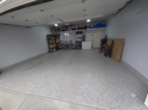 2417 25 Avenue Nw, Calgary, AB - Indoor Photo Showing Garage