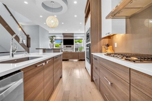 2417 25 Avenue Nw, Calgary, AB - Indoor Photo Showing Kitchen With Upgraded Kitchen