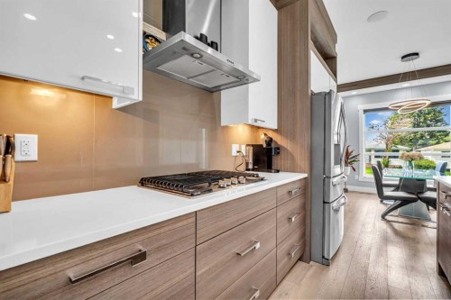 2417 25 Avenue Nw, Calgary, AB - Indoor Photo Showing Kitchen With Upgraded Kitchen