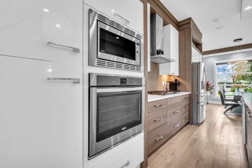 2417 25 Avenue Nw, Calgary, AB - Indoor Photo Showing Kitchen