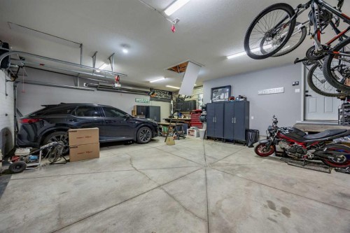 469 Rainbow Falls Way, Chestermere, AB - Indoor Photo Showing Garage