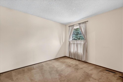 212 Stravanan Bay Sw, Calgary, AB - Indoor Photo Showing Other Room
