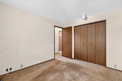 212 Stravanan Bay Sw, Calgary, AB - Indoor Photo Showing Other Room