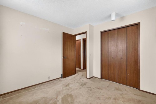 212 Stravanan Bay Sw, Calgary, AB - Indoor Photo Showing Other Room