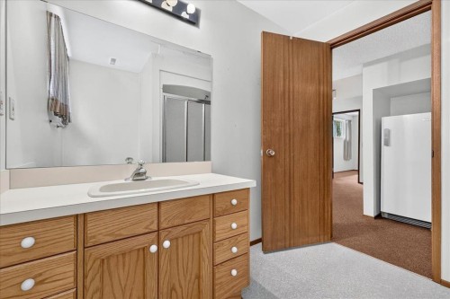 212 Stravanan Bay Sw, Calgary, AB - Indoor Photo Showing Bathroom