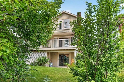212 Stravanan Bay Sw, Calgary, AB - Outdoor