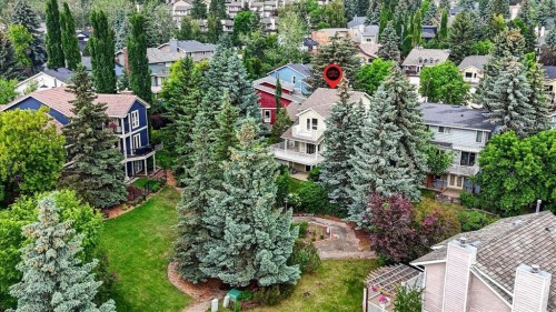 212 Stravanan Bay Sw, Calgary, AB - Outdoor