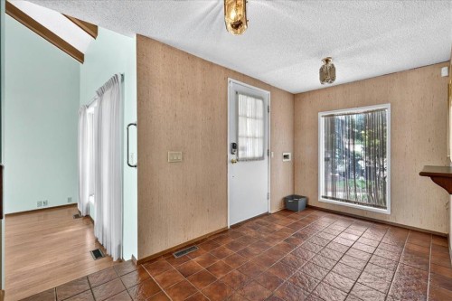 212 Stravanan Bay Sw, Calgary, AB - Indoor Photo Showing Other Room