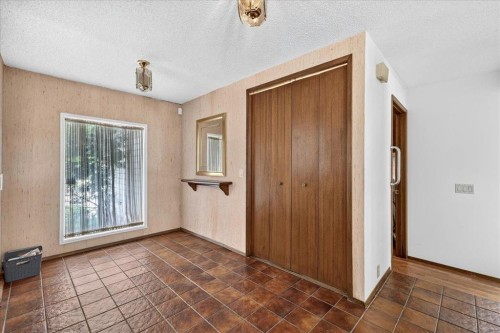 212 Stravanan Bay Sw, Calgary, AB - Indoor Photo Showing Other Room