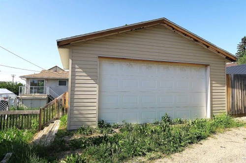 2015 19 Avenue, Bowden, AB - Outdoor With Exterior