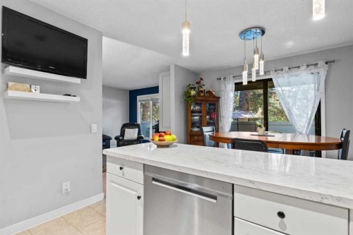 12-10001 Brookpark Boulevard Sw, Calgary, AB 