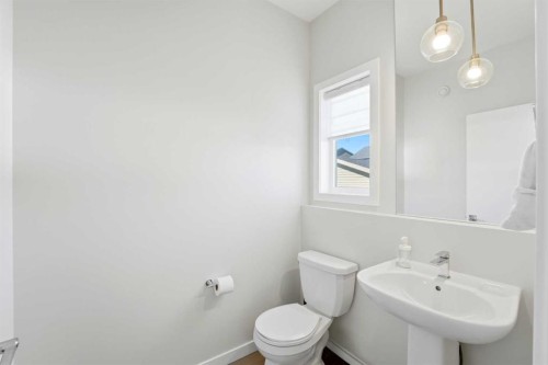 591 Lawthorn Way Se, Airdrie, AB - Indoor Photo Showing Bathroom