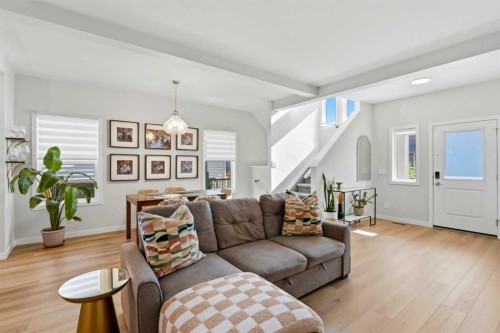 591 Lawthorn Way Se, Airdrie, AB - Indoor Photo Showing Living Room