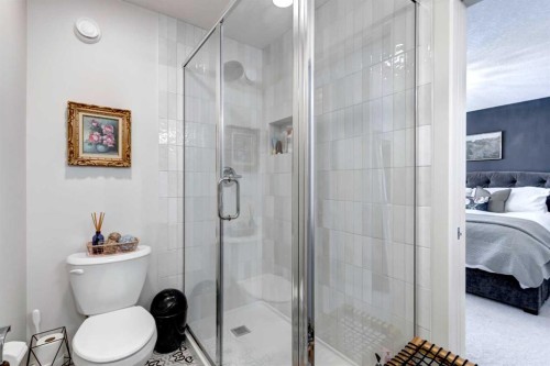 15033 37 Street Sw, Calgary, AB - Indoor Photo Showing Bathroom