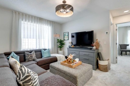 15033 37 Street Sw, Calgary, AB - Indoor Photo Showing Living Room