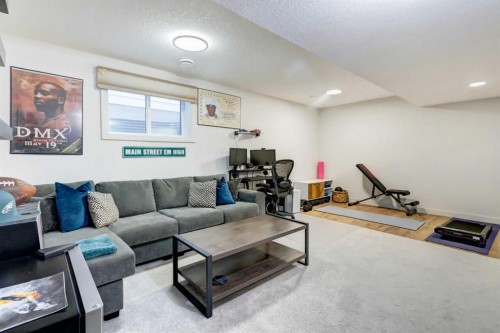 15033 37 Street Sw, Calgary, AB - Indoor