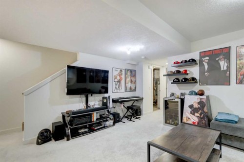 15033 37 Street Sw, Calgary, AB - Indoor