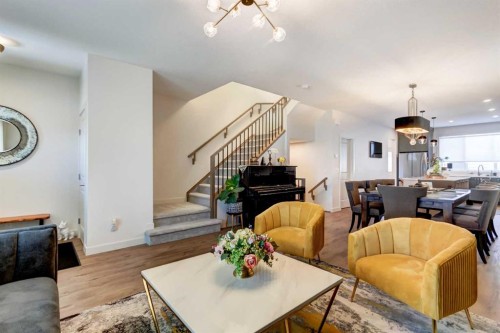15033 37 Street Sw, Calgary, AB - Indoor Photo Showing Living Room