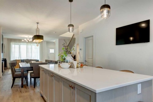 15033 37 Street Sw, Calgary, AB - Indoor