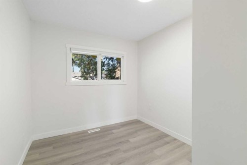 3504 33 Street Se, Calgary, AB 