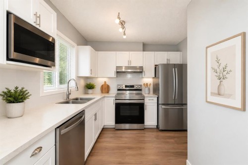 101 Hidden Valley Villas Nw, Calgary, AB - Indoor Photo Showing Kitchen With Double Sink With Upgraded Kitchen