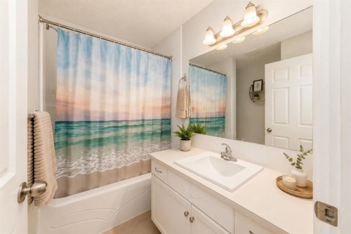 101 Hidden Valley Villas Nw, Calgary, AB - Indoor Photo Showing Bathroom
