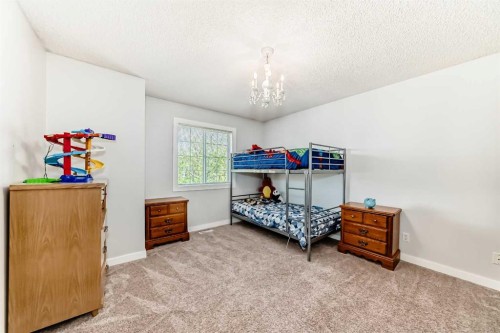 101 Hidden Valley Villas Nw, Calgary, AB - Indoor Photo Showing Bedroom