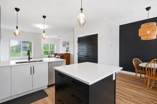 1801-32 Horseshoe Crescent, Cochrane, AB - Indoor Photo Showing Kitchen