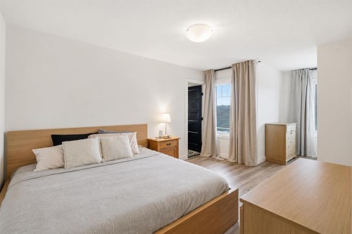 1801-32 Horseshoe Crescent, Cochrane, AB - Indoor Photo Showing Bedroom
