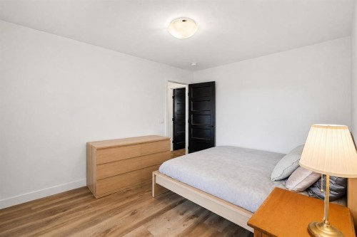 1801-32 Horseshoe Crescent, Cochrane, AB - Indoor Photo Showing Bedroom