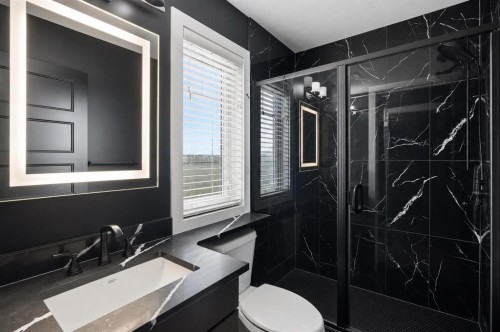 1801-32 Horseshoe Crescent, Cochrane, AB - Indoor Photo Showing Bathroom