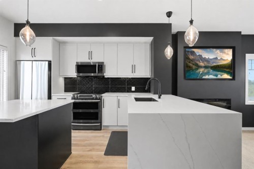 1801-32 Horseshoe Crescent, Cochrane, AB - Indoor Photo Showing Kitchen With Stainless Steel Kitchen With Upgraded Kitchen